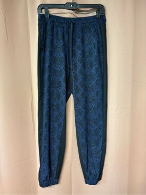 Athleta Brooklyn jogger blue black Snake Print size 4 UPF Semi fitted Breathable